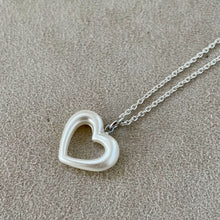 画像をギャラリービューアに読み込む, 【ネックレス】大人の洗練されたアクセント オープンハートパールネックレス|ERIKOART(エリコアート)