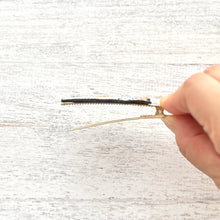 画像をギャラリービューアに読み込む, へそ天で眠るネコ・ボブの髪飾り|maltamarie(マルタマリエ)