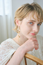 画像をギャラリービューアに読み込む, gold flower chain|felice(フェリーチェ)