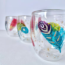 画像をギャラリービューアに読み込む, カラフルなフェザーが舞う-Wウォールグラス|RYUEN(リュウエン)