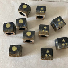 画像をギャラリービューアに読み込む, 月と星の歯ブラシ立て ペン立て パロサント立て(陶器)|とうげい hanaga(トウゲイ ハナガ)