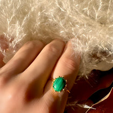 画像をギャラリービューアに読み込む, 金属アレルギー対応『魔除の石』マラカイト・クラウンリング / 錆びない素材|Hiwalani(ヒワラニ)