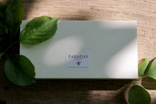 画像をギャラリービューアに読み込む, 蜜蝋ティーライトキャンドル8個 紙箱入り|FARADAY KAMAKURA(ファラディ カマクラ)