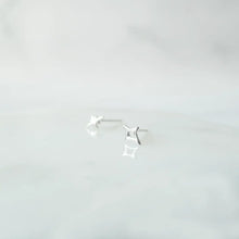 画像をギャラリービューアに読み込む, アシンメトリースター スタッドピアス(シルバー925)|SMUK(スムーク)