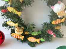 画像をギャラリービューアに読み込む, 猫さんとお魚クッキークリスマスリース|手ノヒラ堂(テノヒラドウ)