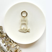 画像をギャラリービューアに読み込む, 猫&魚ざぶとん キーホルダー チャーム キーチェーン バッグチャーム|gram(グラム)