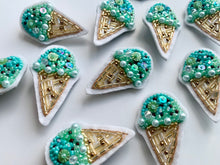 画像をギャラリービューアに読み込む, ブローチ【チョコミントアイス】 |tsubutsubu design.(ツブツブデザイン)