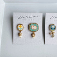 画像をギャラリービューアに読み込む, ネコとお花ピアス グリーン|slowly&starry(スローリーアンドスターリー)