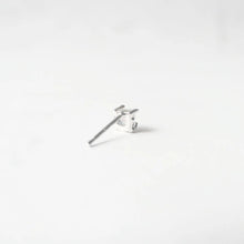 画像をギャラリービューアに読み込む, ムーンストーン スタッドピアス(シルバー925/ロジウムプレーティング)|SMUK(スムーク)
