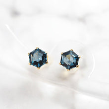 画像をギャラリービューアに読み込む, K18 London blue topaz Hexa/ロンドンブルートパーズ ヘキサ ピアス|MITURE(ミチュール)