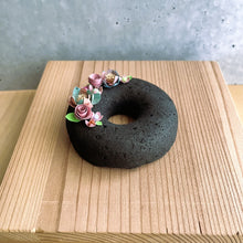 画像をギャラリービューアに読み込む, 炭団オブジェ / リース+ピンク+ブルー|櫂の炭(カイノスミ)