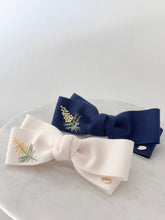 画像をギャラリービューアに読み込む, ミモザの小さな花束 フランス刺繍 リボンバレッタ|SUNNY RIBBON(サニーリボン)