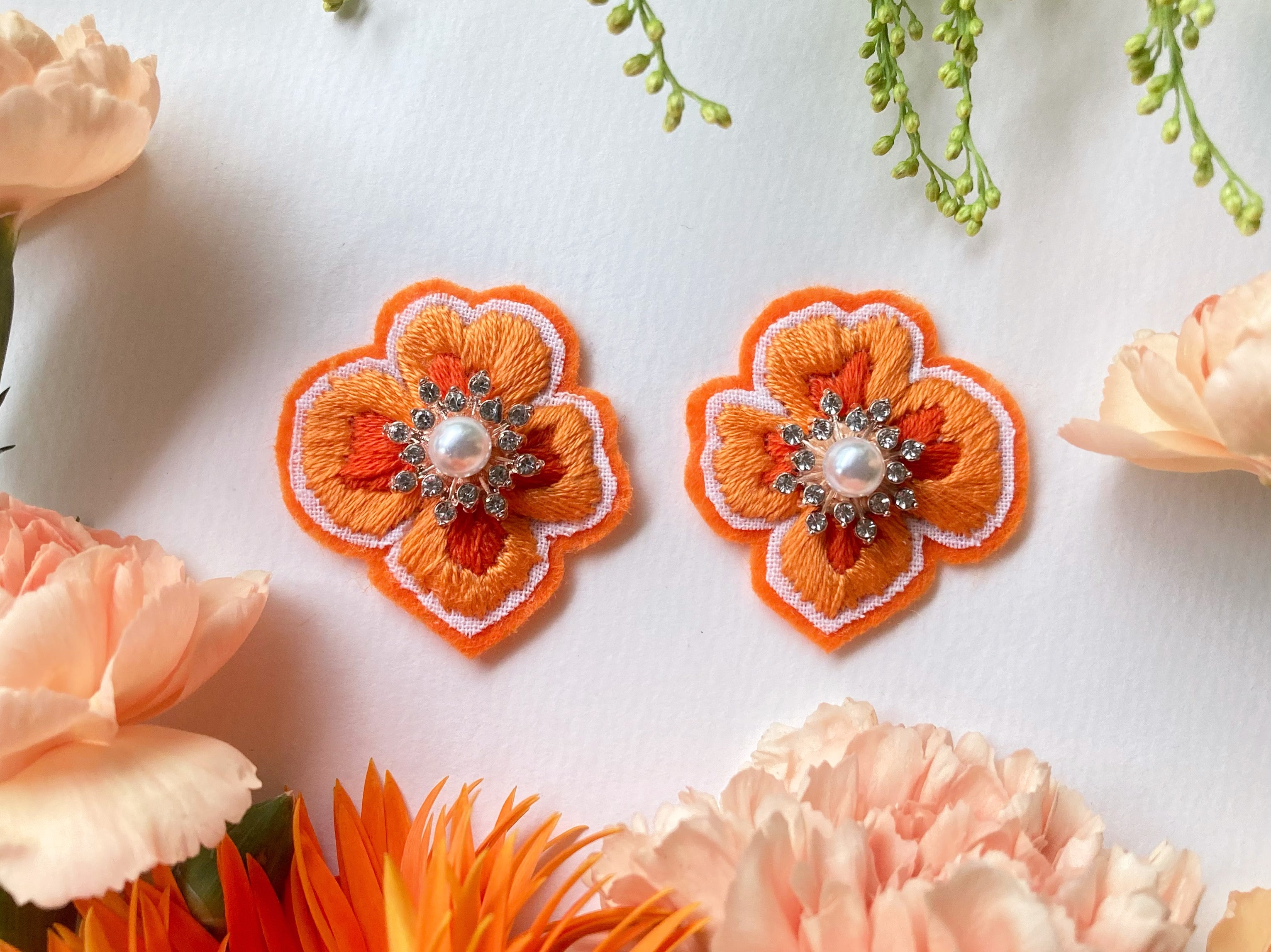 刺繍アクセサリー/オレンジ/プチギフト/プレゼント】bon bon Orange