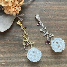 画像をギャラリービューアに読み込む, フラーレン 水晶 2mm (ガーネット付)チャーム・ストラップ・ペンダントトップ|紬(ツムギ)