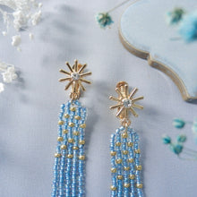 画像をギャラリービューアに読み込む, ミッドナイト ライトブルー 夜空の一番星 揺れるロングビーズフリンジイヤリング|Ahki Beadwork(アーキービーズワーク)