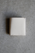 画像をギャラリービューアに読み込む, 削ぎ落とした職人仕立ての折財布〈LOCUS-SW〉|Has(ハズ)