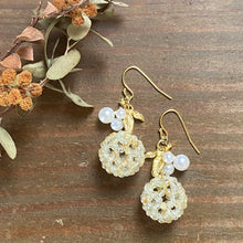 画像をギャラリービューアに読み込む, フラーレン ルチルクオーツ 2mm ボタニカルパール ピアス・イヤリング|紬(ツムギ)