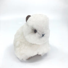 画像をギャラリービューアに読み込む, ベビーアルパカの天然皮革 うさぎ ぬいぐるみ ペルー職人手仕事・一点もの|RUNA SHOP(ルナショップ)