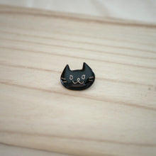 画像をギャラリービューアに読み込む, ごきげんな猫のちいさなブローチ くろ|Little Plum(リトルプラム)