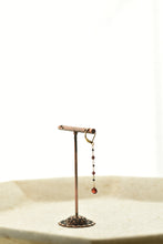 画像をギャラリービューアに読み込む, 赤い煌めき ガーネットシングルピアス|bis.(ビス)