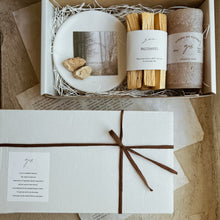 画像をギャラリービューアに読み込む, パロサント&ベージュキャンドルギフトセット(ホワイトトレー)|gis(ギス)