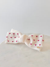 画像をギャラリービューアに読み込む, Little Hearts フランス刺繍 リボンバレッタ|SUNNY RIBBON(サニーリボン)