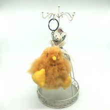 画像をギャラリービューアに読み込む, ベビーアルパカの天然皮革 ひよこ ぬいぐるみチャーム|ペルー職人手仕事・一点もの