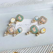 画像をギャラリービューアに読み込む, ネコとお花イヤリング グリーン|slowly&starry(スローリーアンドスターリー)