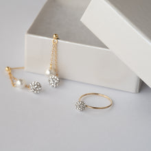 画像をギャラリービューアに読み込む, 14kgfのリング。繊細なクリスタルガラスのパヴェが手元をより繊細に|BLANCHE NEIGE(ブランシュネージュ)