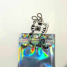 画像をギャラリービューアに読み込む, Key Chain|とらっちと共に|Y.O.L.O(ヨーロー)