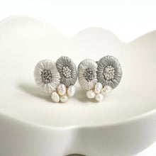 画像をギャラリービューアに読み込む, 刺繍ピアス/イヤリング 「pukupuku」|cheese(チーズ)