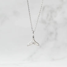 画像をギャラリービューアに読み込む, マザーオブパール クジラテール ネックレス(シルバー925/ロジウムプレーティング)|SMUK(スムーク)