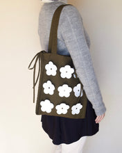 画像をギャラリービューアに読み込む, Rugby ball bag<Leather Flower motif>|Cherry on top(チェリーオントップ)