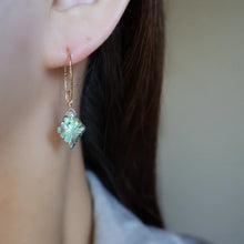 画像をギャラリービューアに読み込む, アバロンシェル × クリスタル水晶のオーロラカラーピアス/イヤリング|SAKURA jewelry(サクラジュエリー)