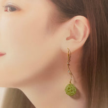 画像をギャラリービューアに読み込む, フラーレン ペリドット 2mm ゴールドウエーブ ピアス・イヤリング|紬(ツムギ)