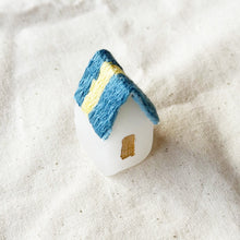 画像をギャラリービューアに読み込む, おかえり|ガラスと草木染め刺繍の小さなオブジェ|misaki kotori glass and thread(ミサキコトリグラスアンドスレッド)