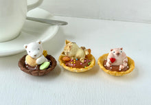 画像をギャラリービューアに読み込む, タルトになったシロクマさん"Tart Polar bear"|手ノヒラ堂(テノヒラドウ)