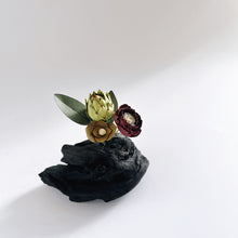 画像をギャラリービューアに読み込む, 炭オブジェ/シックな花を添えて |櫂の炭(カイノスミ)