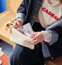 画像をギャラリービューアに読み込む, アクスタポーチM(off white)|MARSLY(マーズリー)