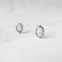 画像をギャラリービューアに読み込む, オパール スタッドピアス(シルバー925/ロジウムプレーティング)|SMUK(スムーク)