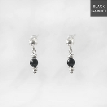 画像をギャラリービューアに読み込む, ブラックガーネット・シルバー925ダングルピアス|SMUK(スムーク)
