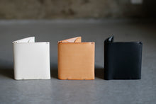 画像をギャラリービューアに読み込む, 削ぎ落とした職人仕立ての折財布〈LOCUS-SW〉|Has(ハズ)