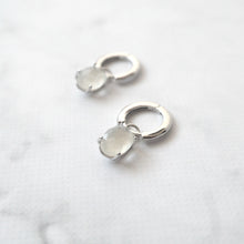 画像をギャラリービューアに読み込む, マザーオブパール ワンタッチ ダングル ピアス(シルバー925/ロジウムプレーティング)|SMUK(スムーク)