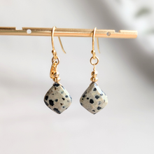 画像をギャラリービューアに読み込む, ダルメシアンジャスパー オリエンタルカットピアス/イヤリング|orie(オリエ)