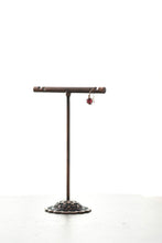 画像をギャラリービューアに読み込む, 赤い天然石ガーネット シングルピアス|bis.(ビス)