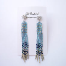画像をギャラリービューアに読み込む, 揺れるロングビーズフリンジピアス 夜空の一番星 ライトブルー 【シルバー925 ピアスポスト】 |Ahki Beadwork(アーキービーズワーク)