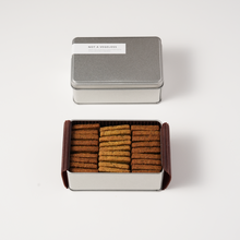 画像をギャラリービューアに読み込む, 米粉のバジルクッキー缶|NOT A VEGELOSS(ノットアベジロス)