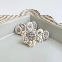 画像をギャラリービューアに読み込む, 刺繍ピアス/イヤリング 「pukupuku」|cheese(チーズ)