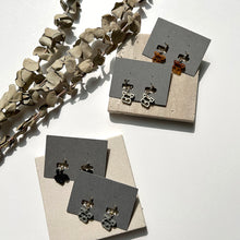 画像をギャラリービューアに読み込む, 【期間限定】 ドッグアイコン ピアス|gram(グラム)