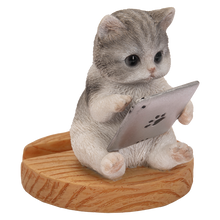 画像をギャラリービューアに読み込む, タブレットを見るサバトラ白猫 スマホスタンド|WooBia(ウービア)